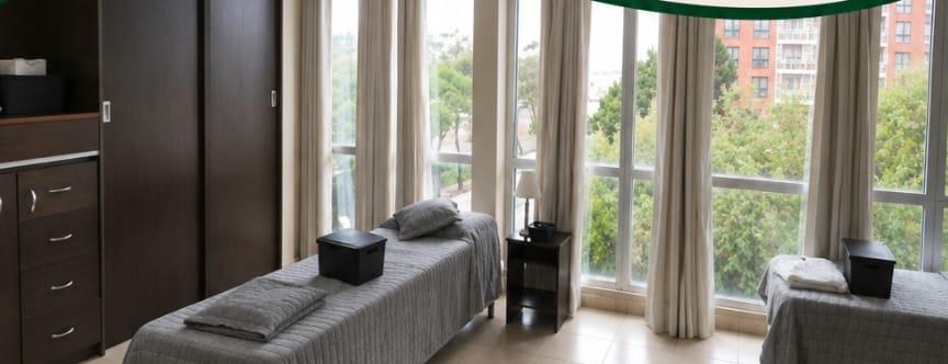 Habitación amplia con vistas